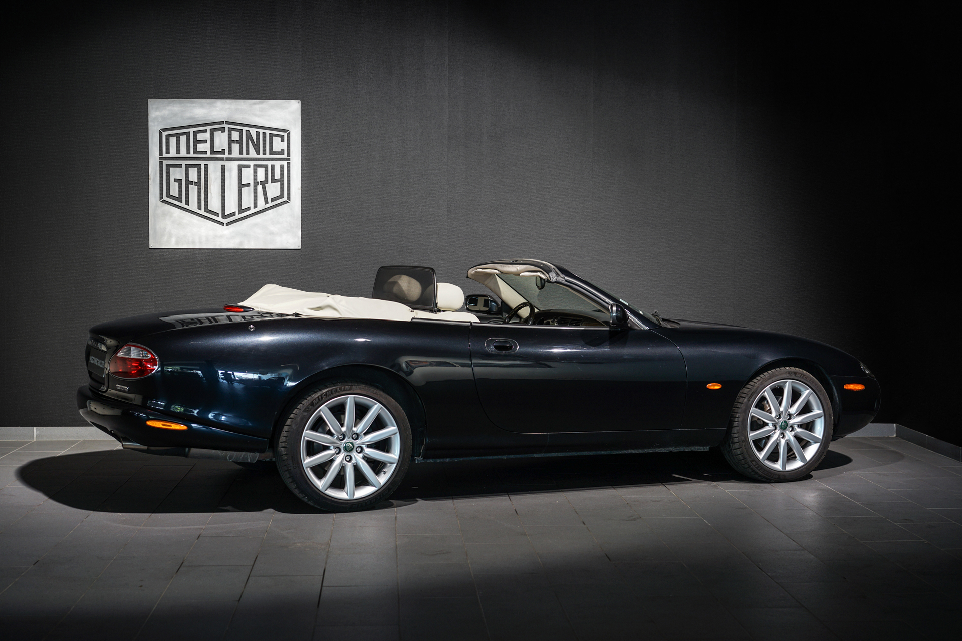 Jaguar XK8 Cabriolet V8 4.2 - Photo 4