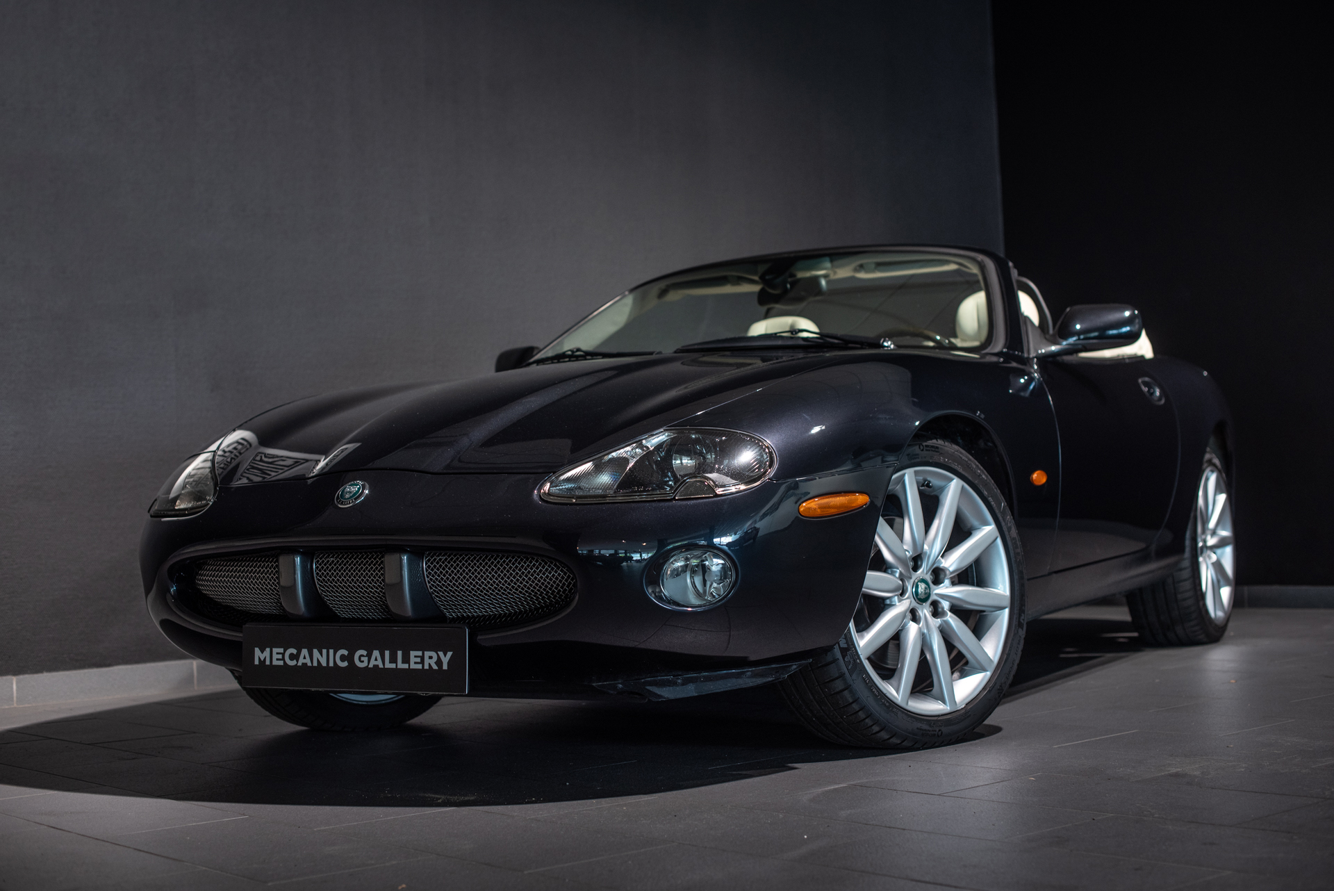 Jaguar XK8 Cabriolet V8 4.2 - Photo 5