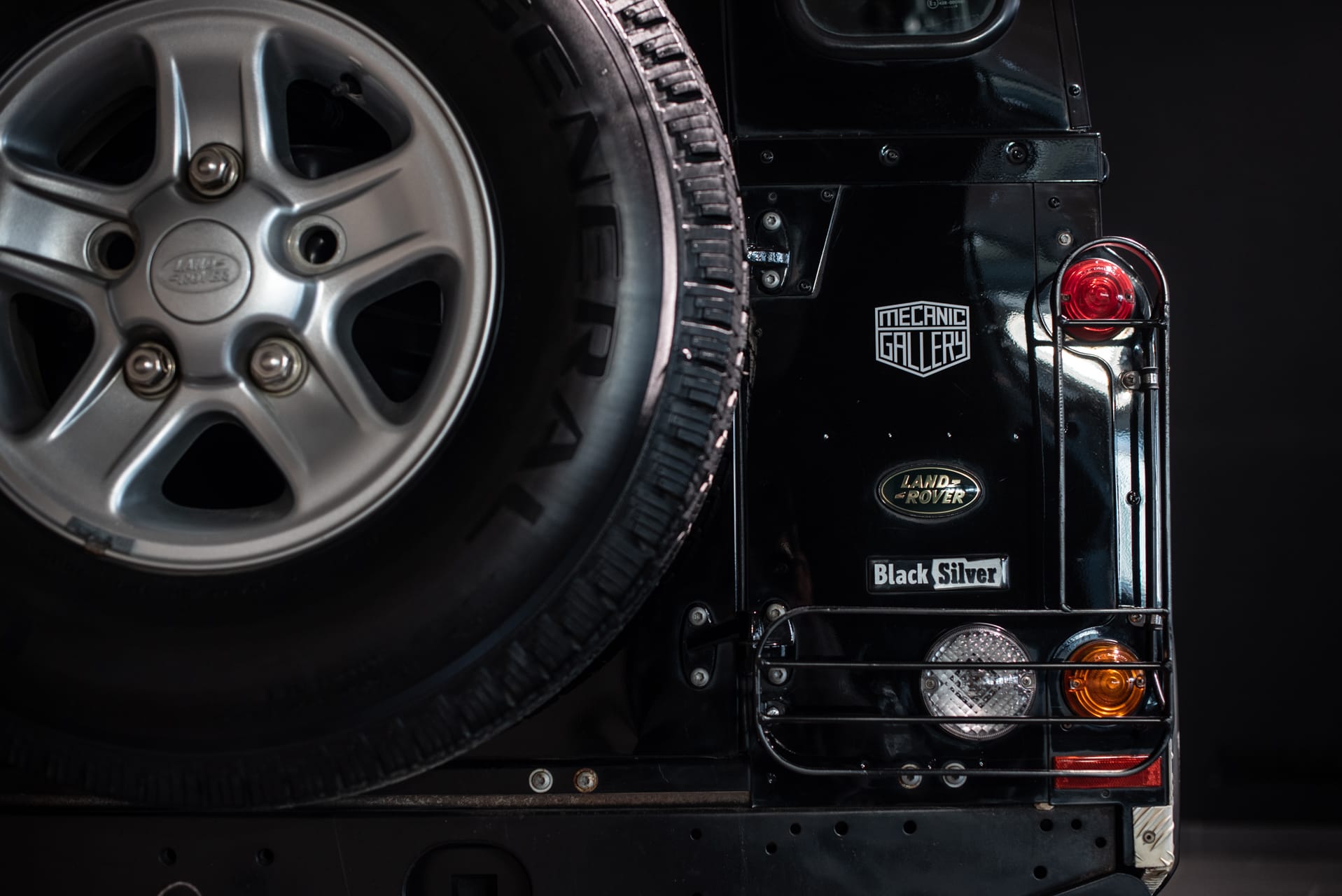 Land Rover Defender 90 TD5 « Black Silver » - Photo 14