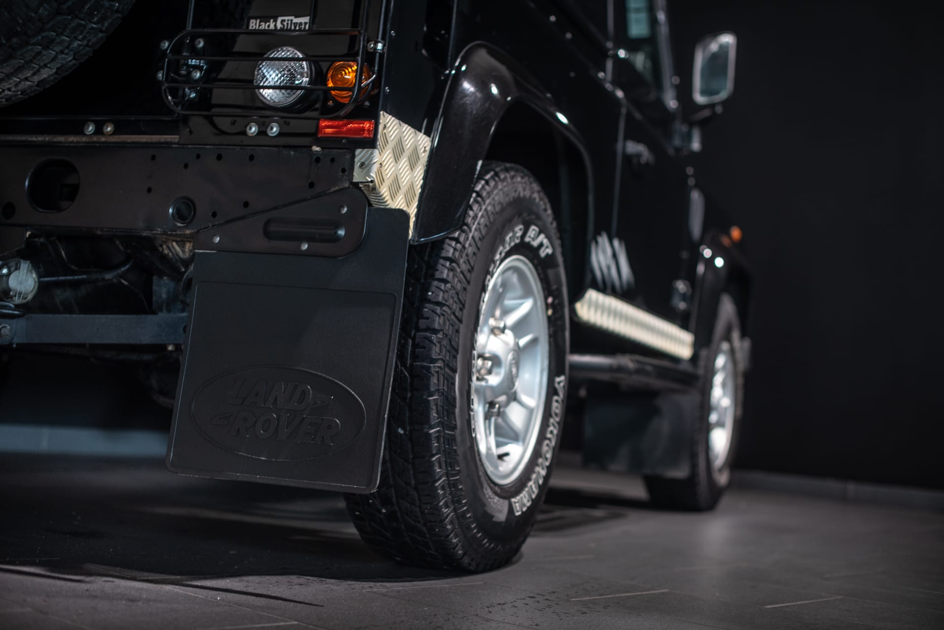 Land Rover Defender 90 TD5 « Black Silver » - Photo 16