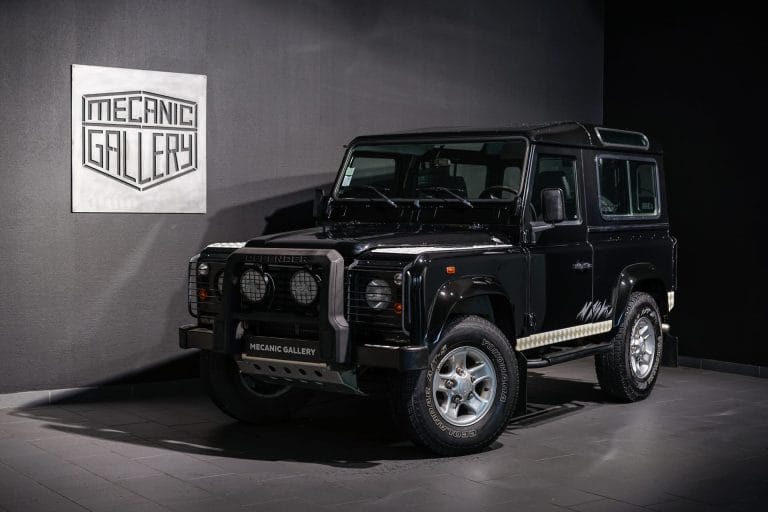 Land Rover Defender 90 TD5 « Black Silver » - Photo 2