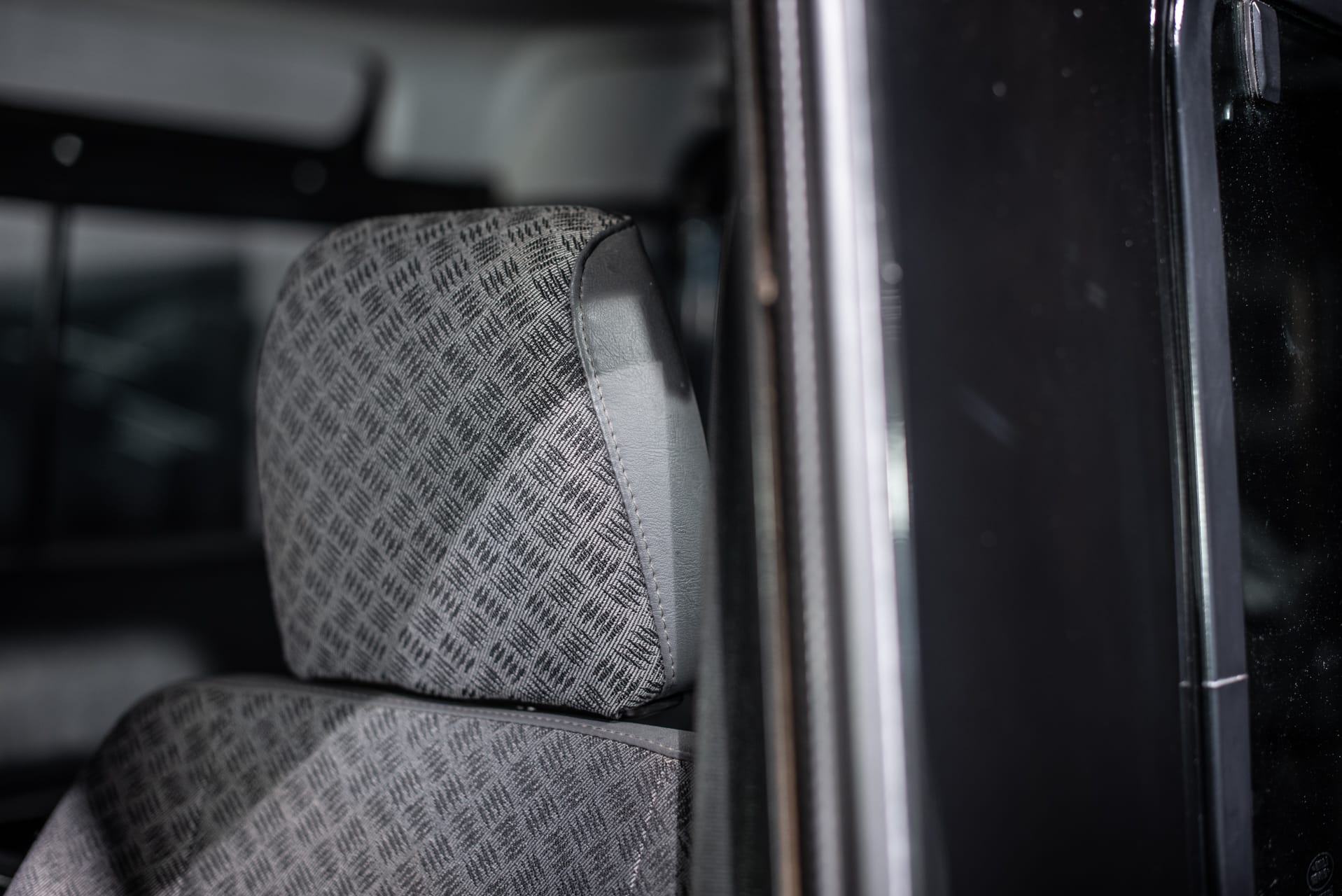 Land Rover Defender 90 TD5 « Black Silver » - Photo 25