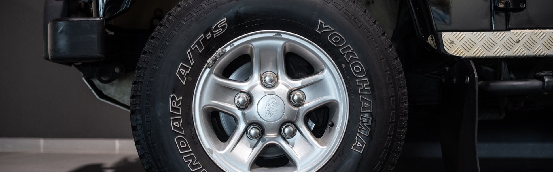 Land Rover Defender 90 TD5 « Black Silver » - Photo 31