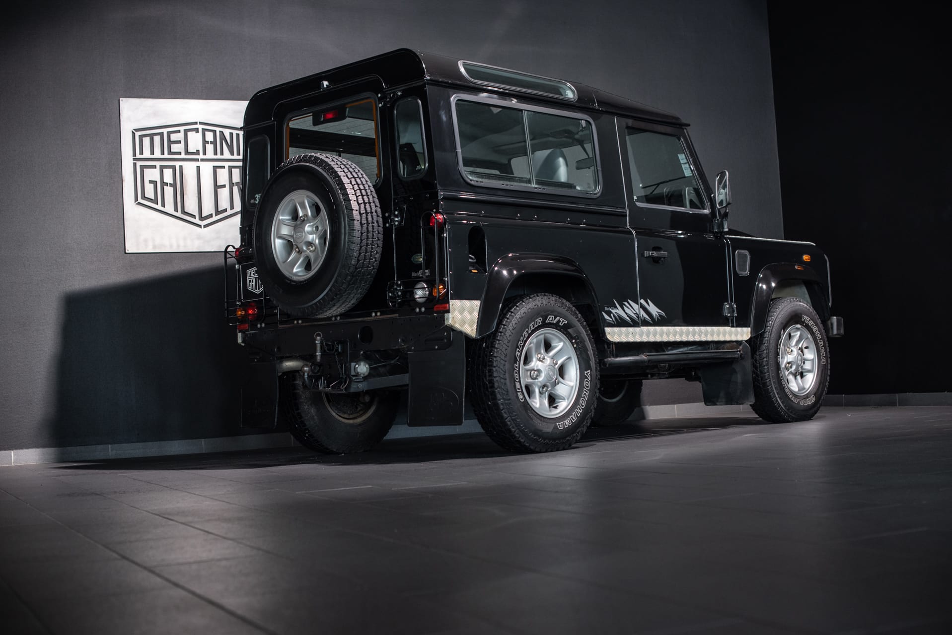 Land Rover Defender 90 TD5 « Black Silver » - Photo 8