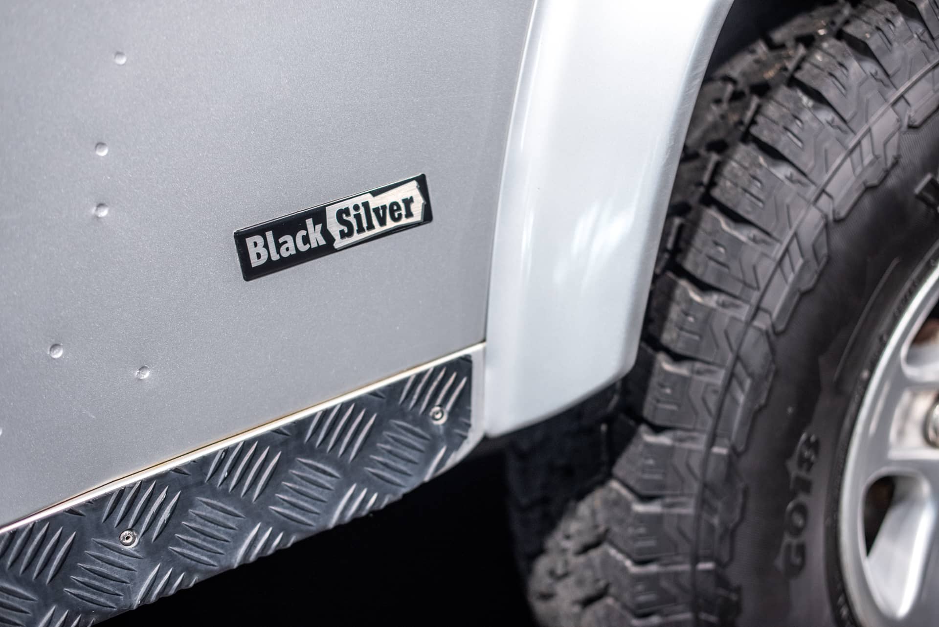 Land Rover Defender 90 TD5 « Black Silver » - Photo 13