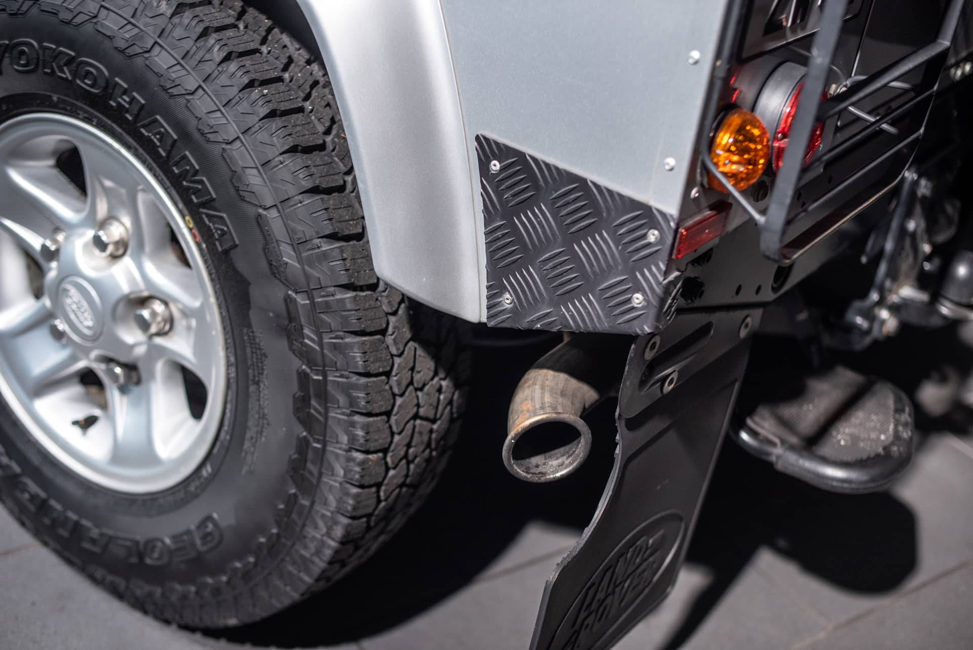 Land Rover Defender 90 TD5 « Black Silver » - Photo 15