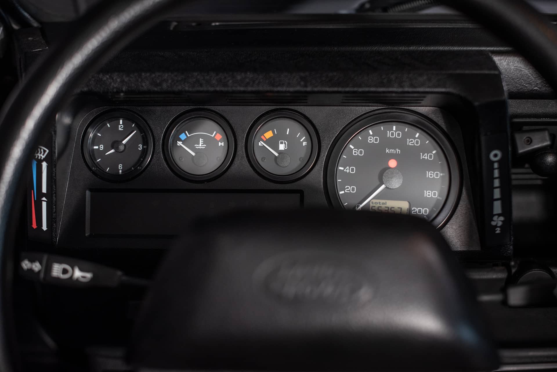 Land Rover Defender 90 TD5 « Black Silver » - Photo 19