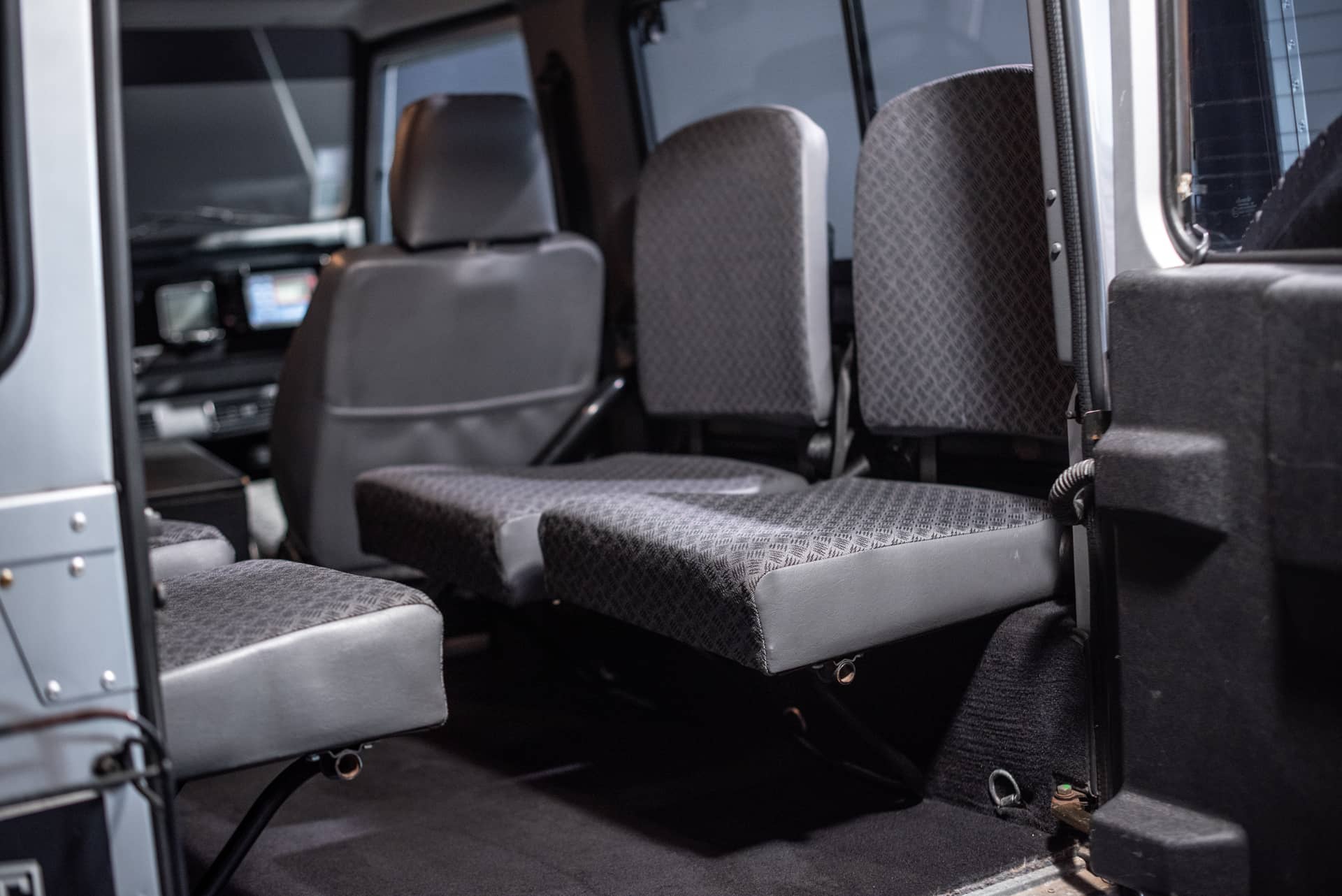 Land Rover Defender 90 TD5 « Black Silver » - Photo 27