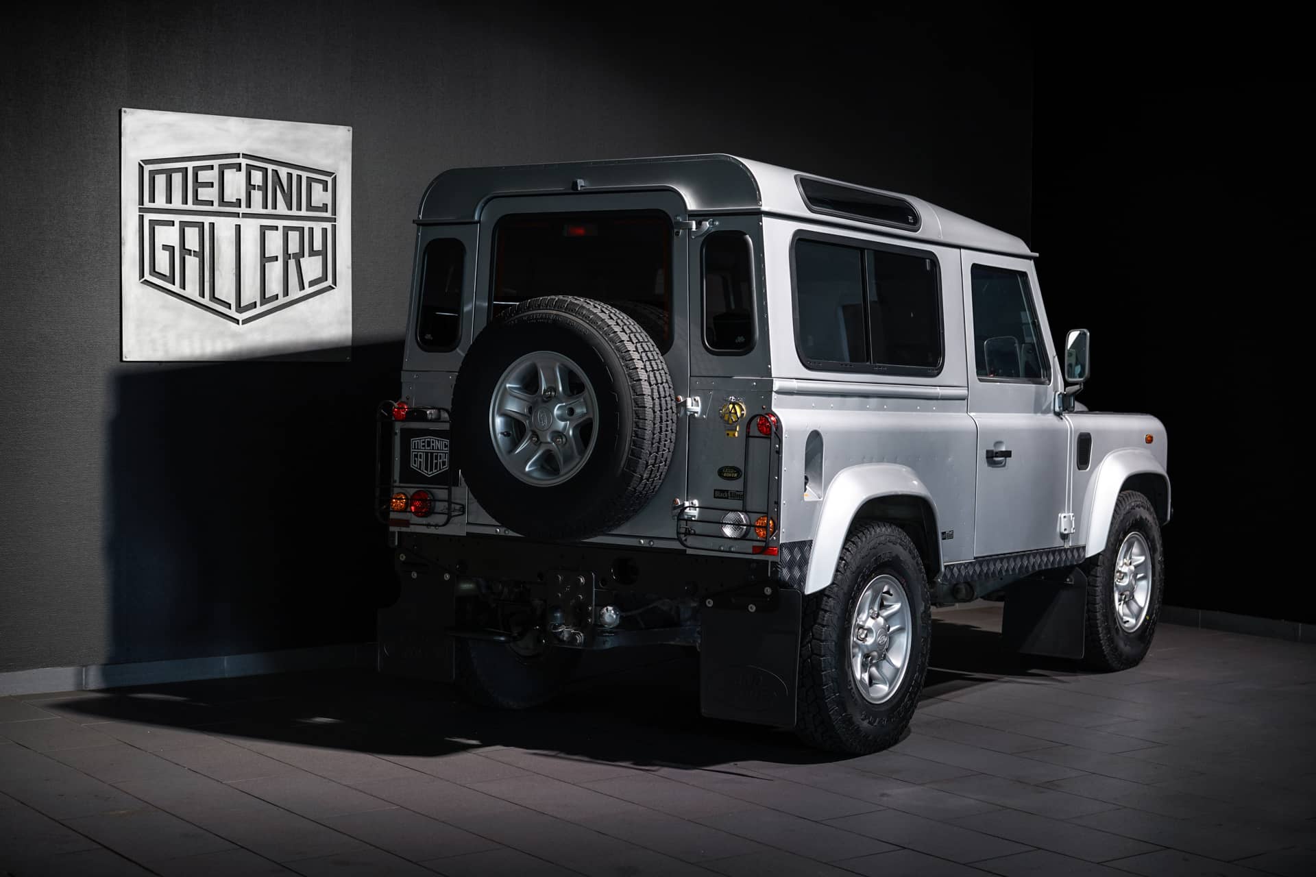 Land Rover Defender 90 TD5 « Black Silver » - Photo 3