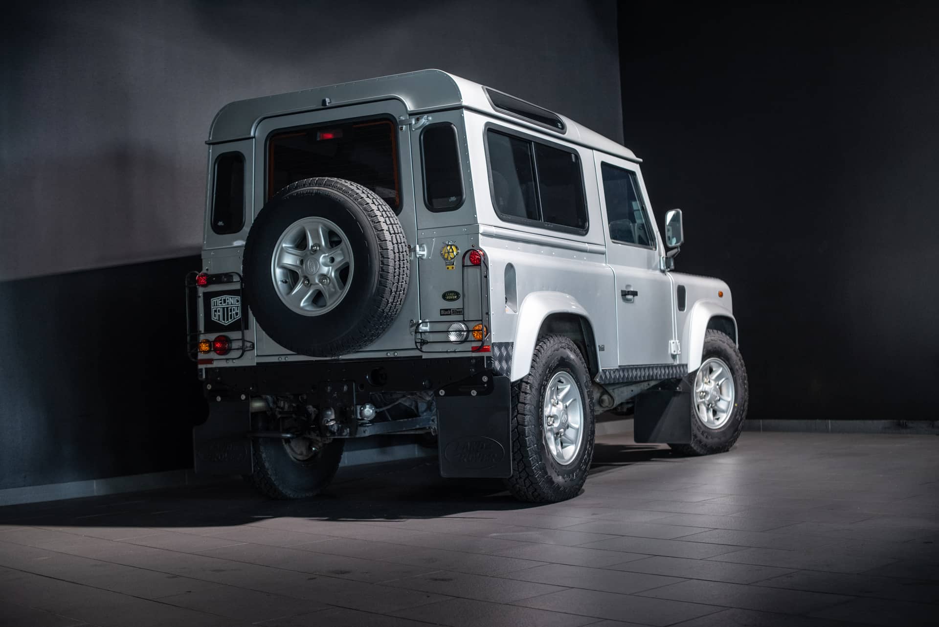 Land Rover Defender 90 TD5 « Black Silver » - Photo 6