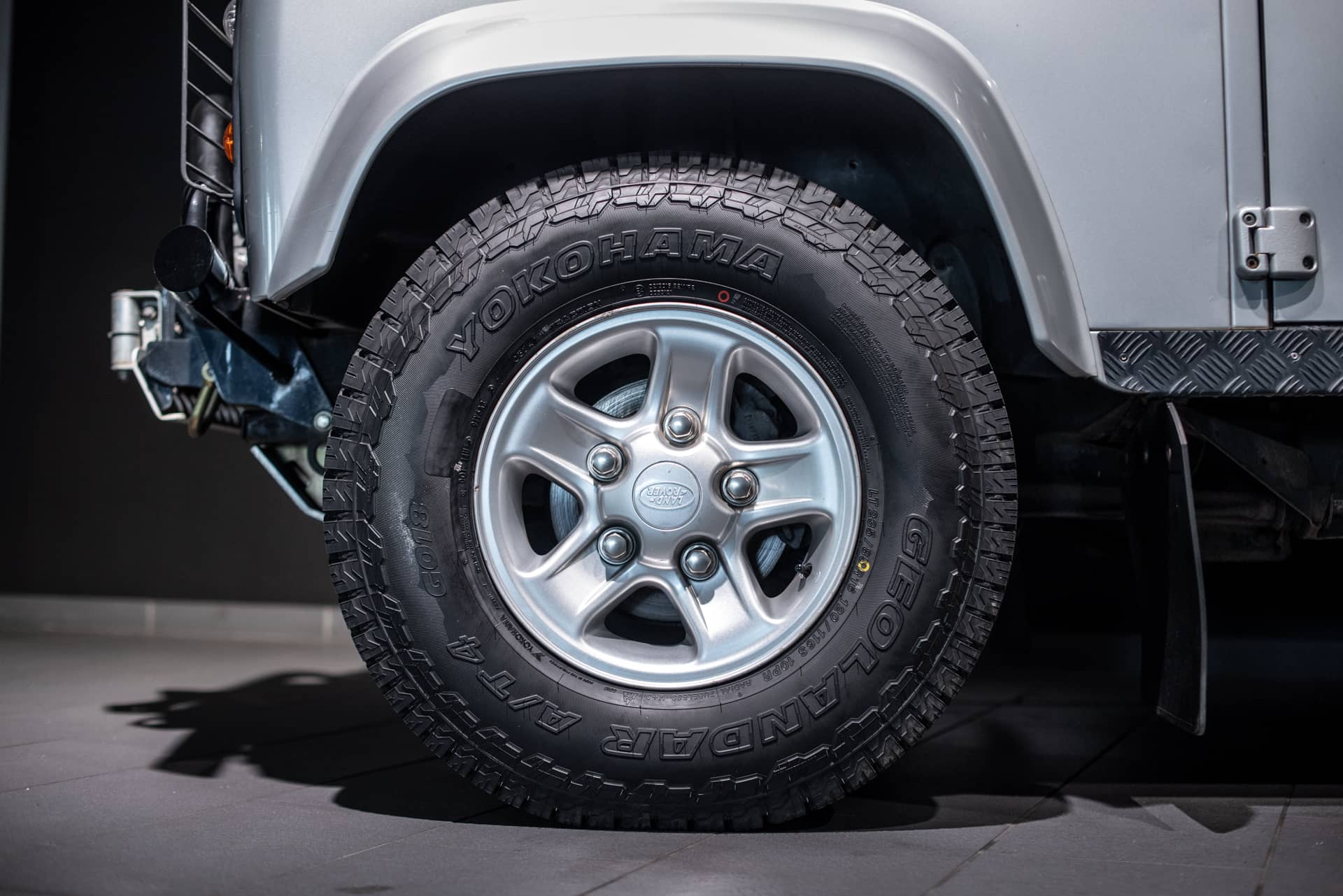 Land Rover Defender 90 TD5 « Black Silver » - Photo 9