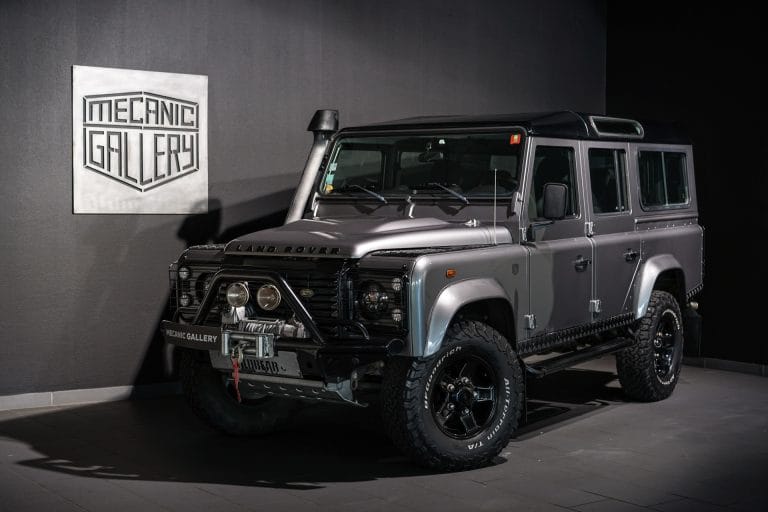 Land Rover Defender 110 SW - Photo 1