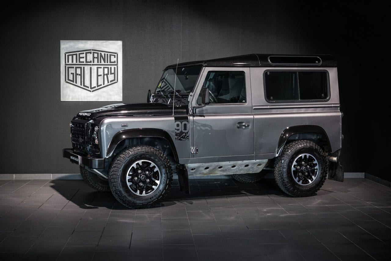 Land Rover Defender 90 
