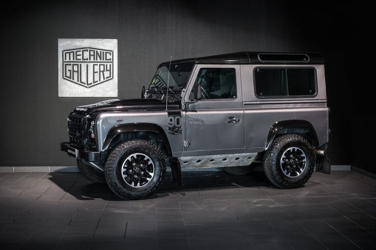 Land Rover Defender 90 « Adventure Edition » - Photo 1