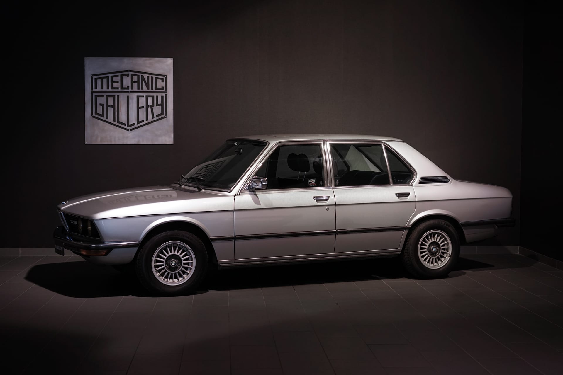 BMW 528i E12 - Photo 1