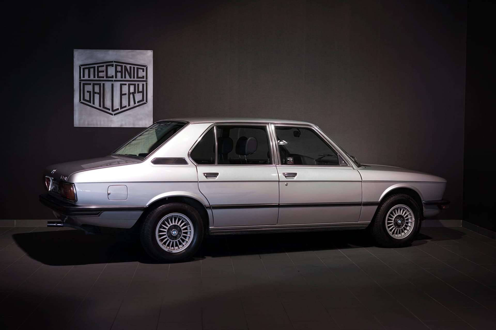 BMW 528i E12 - Photo 4