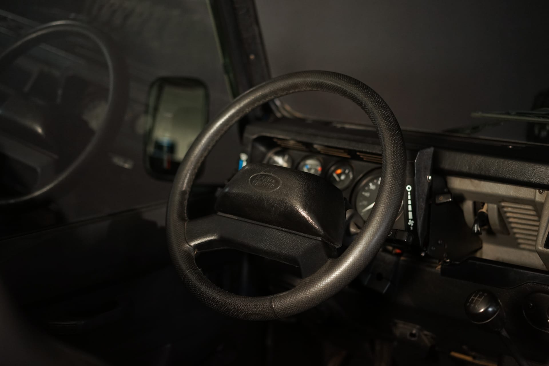 Land Rover Defender 130 TD5 - Photo 22