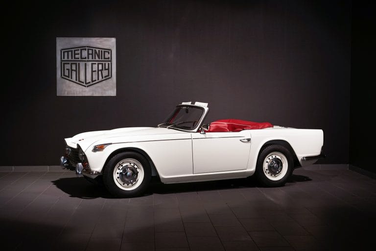 Triumph TR4A IRS - Photo 1
