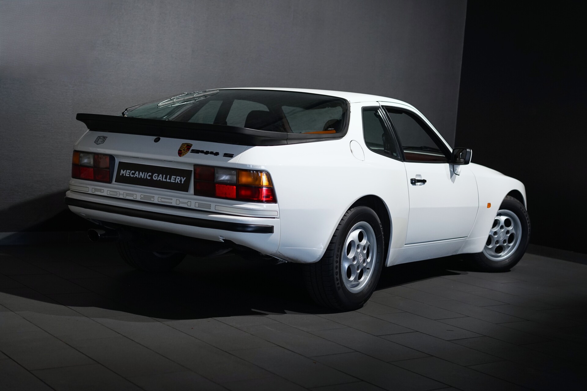 Porsche 944 S 2.5 - Photo 8850