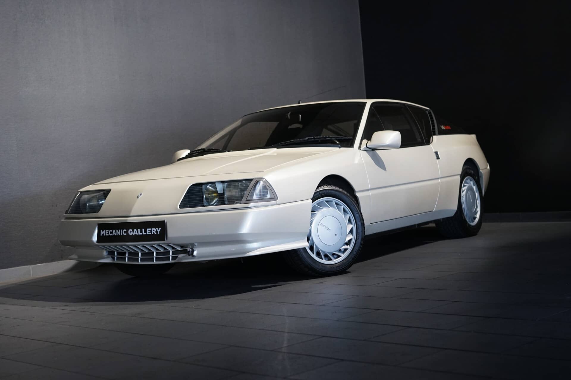 Alpine GTA V6 Turbo - Photo 17