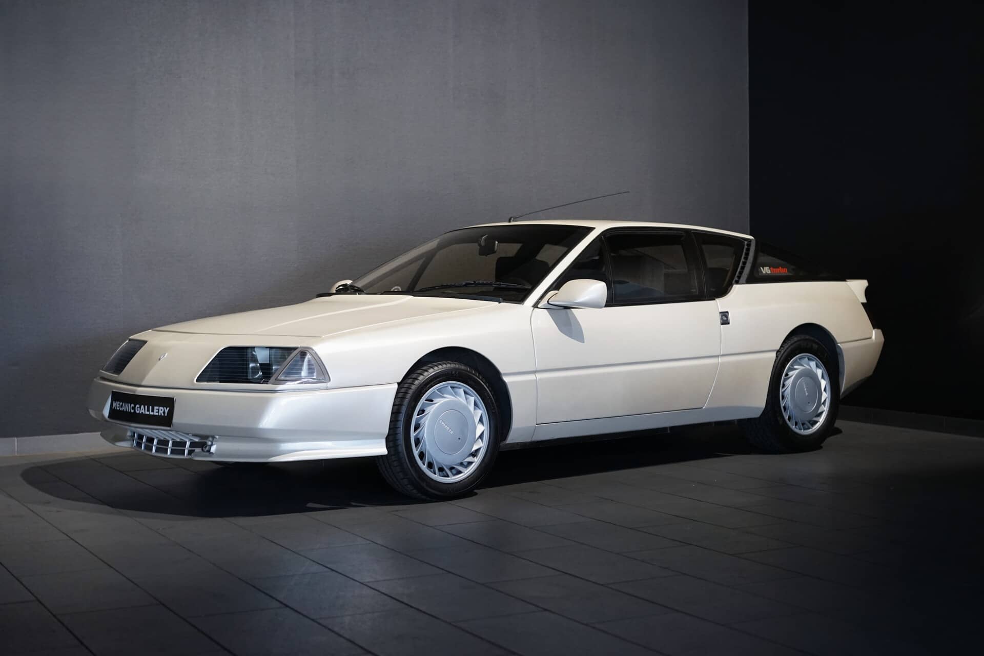 Alpine GTA V6 Turbo - Photo 2
