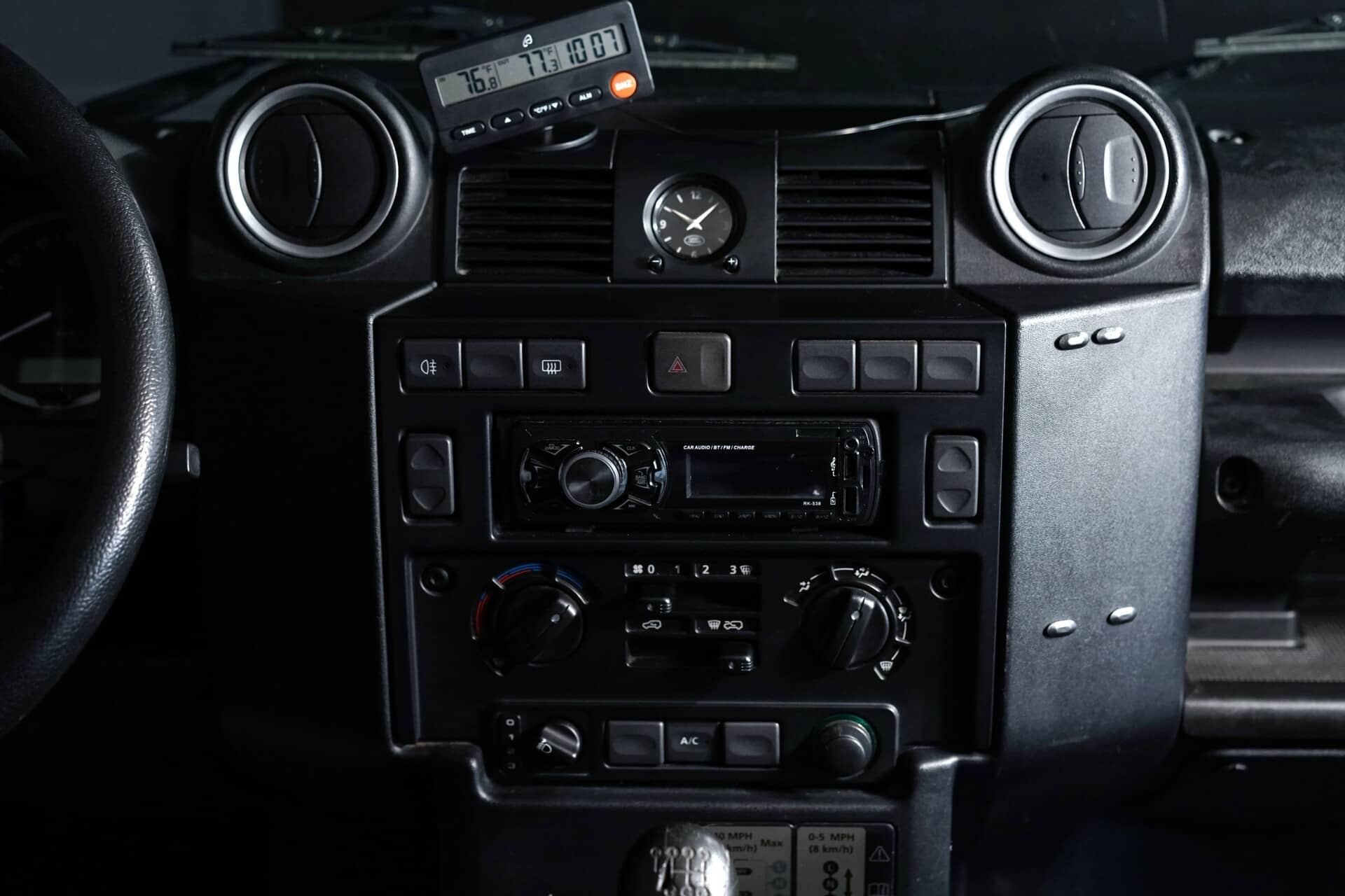 Land Rover Defender 110 TD4 SW SE - Photo 12