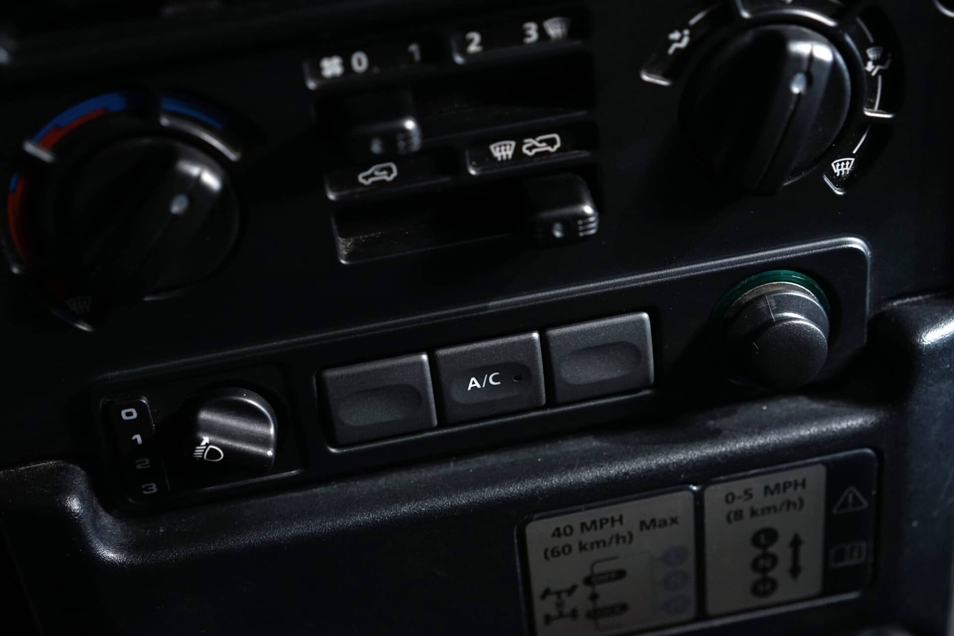 Land Rover Defender 110 TD4 SW SE - Photo 13