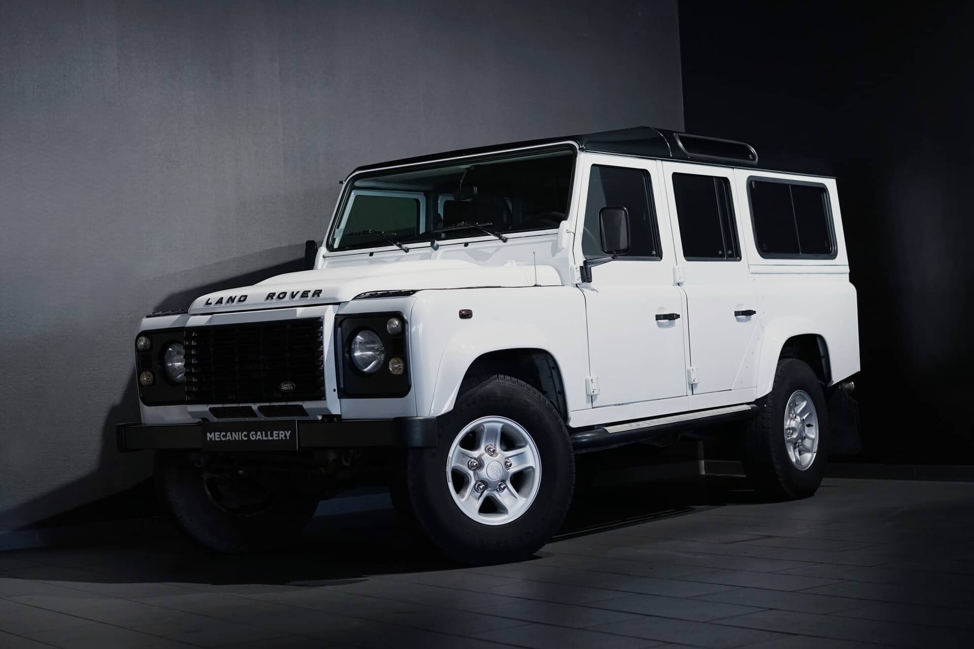 Land Rover Defender 110 TD4 SW SE - Photo 17