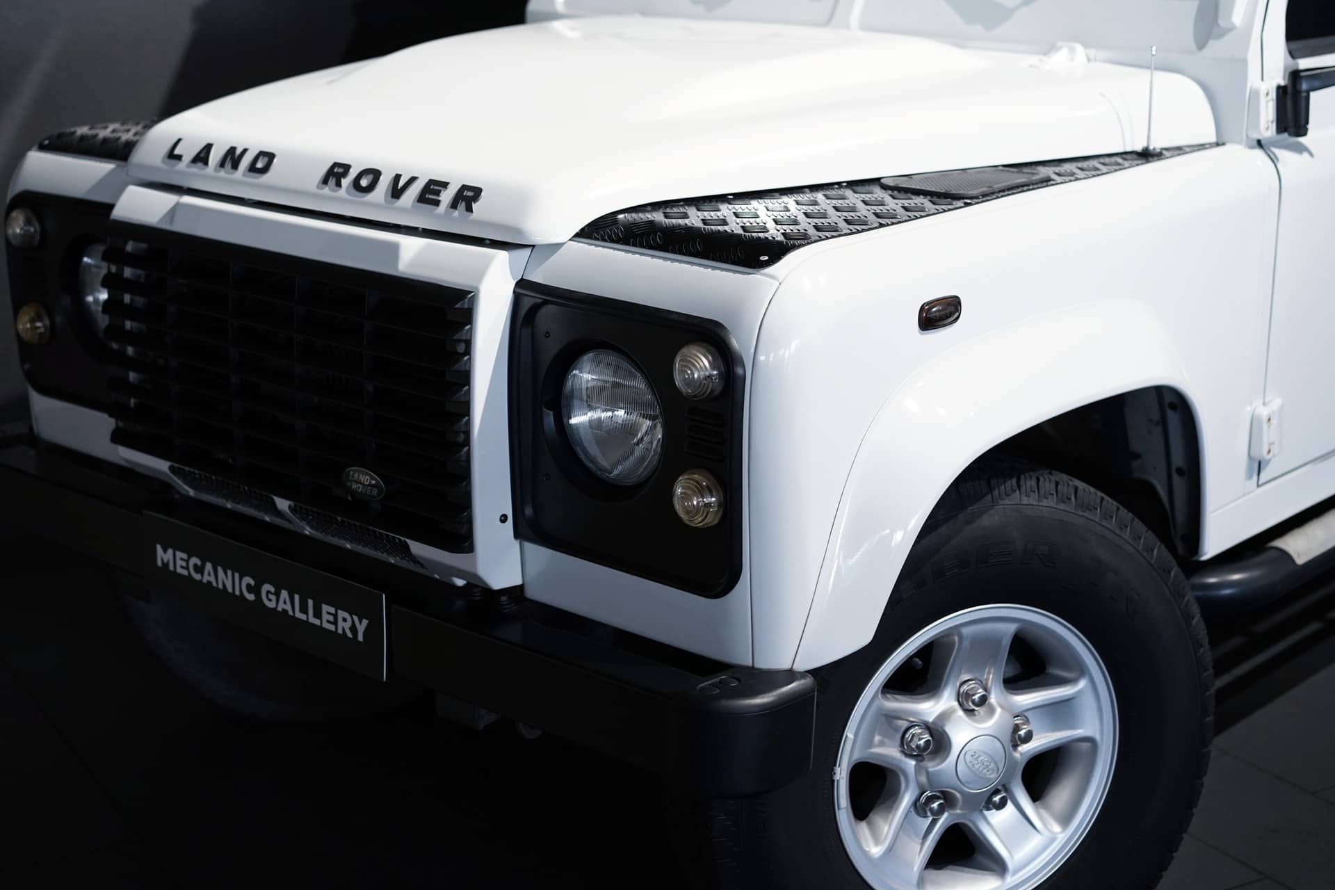 Land Rover Defender 110 TD4 SW SE - Photo 3