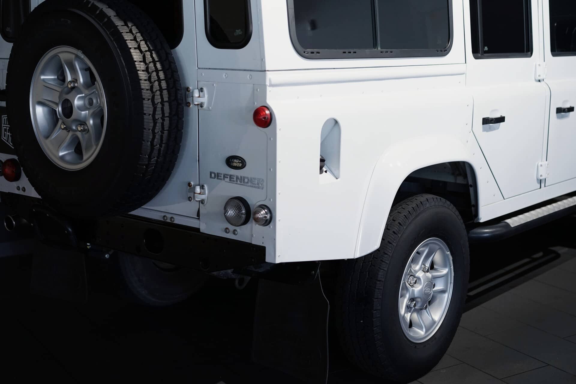 Land Rover Defender 110 TD4 SW SE - Photo 4