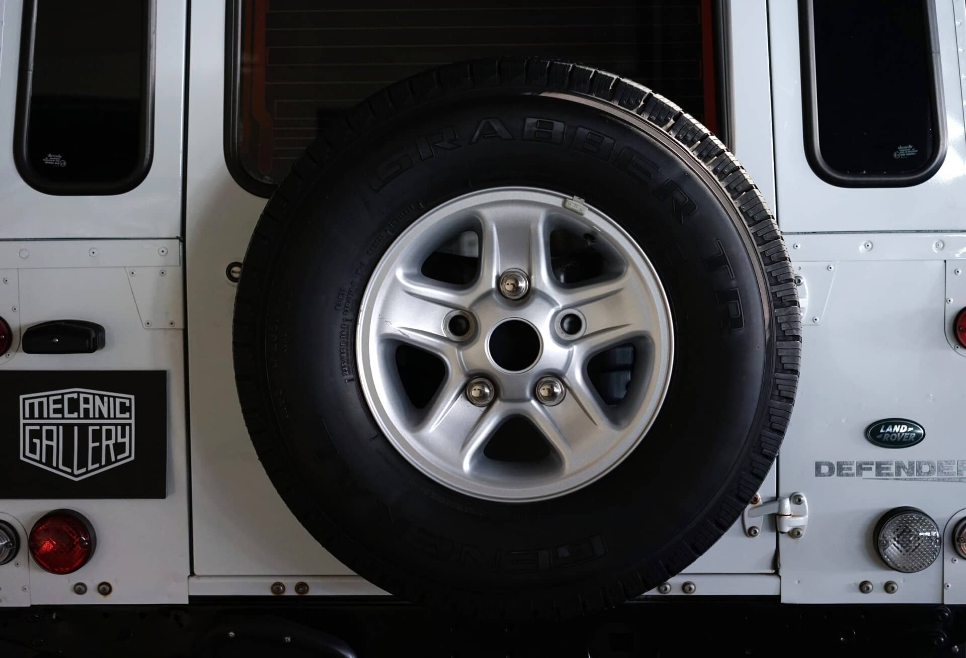 Land Rover Defender 110 TD4 SW SE - Photo 6