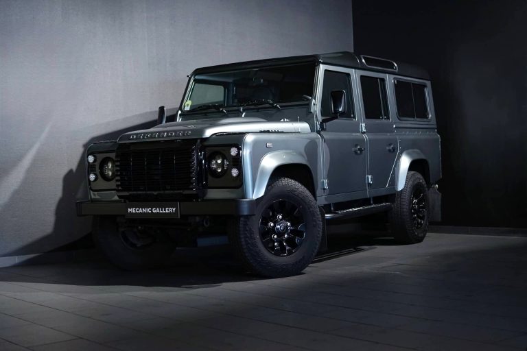 Land Rover Defender 110 TD4 SW SE - Photo 1