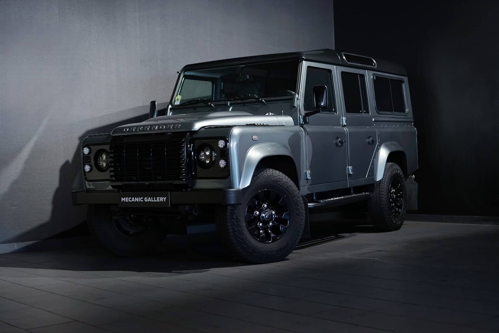Land Rover Defender 110 TD4 SW SE - Photo 1