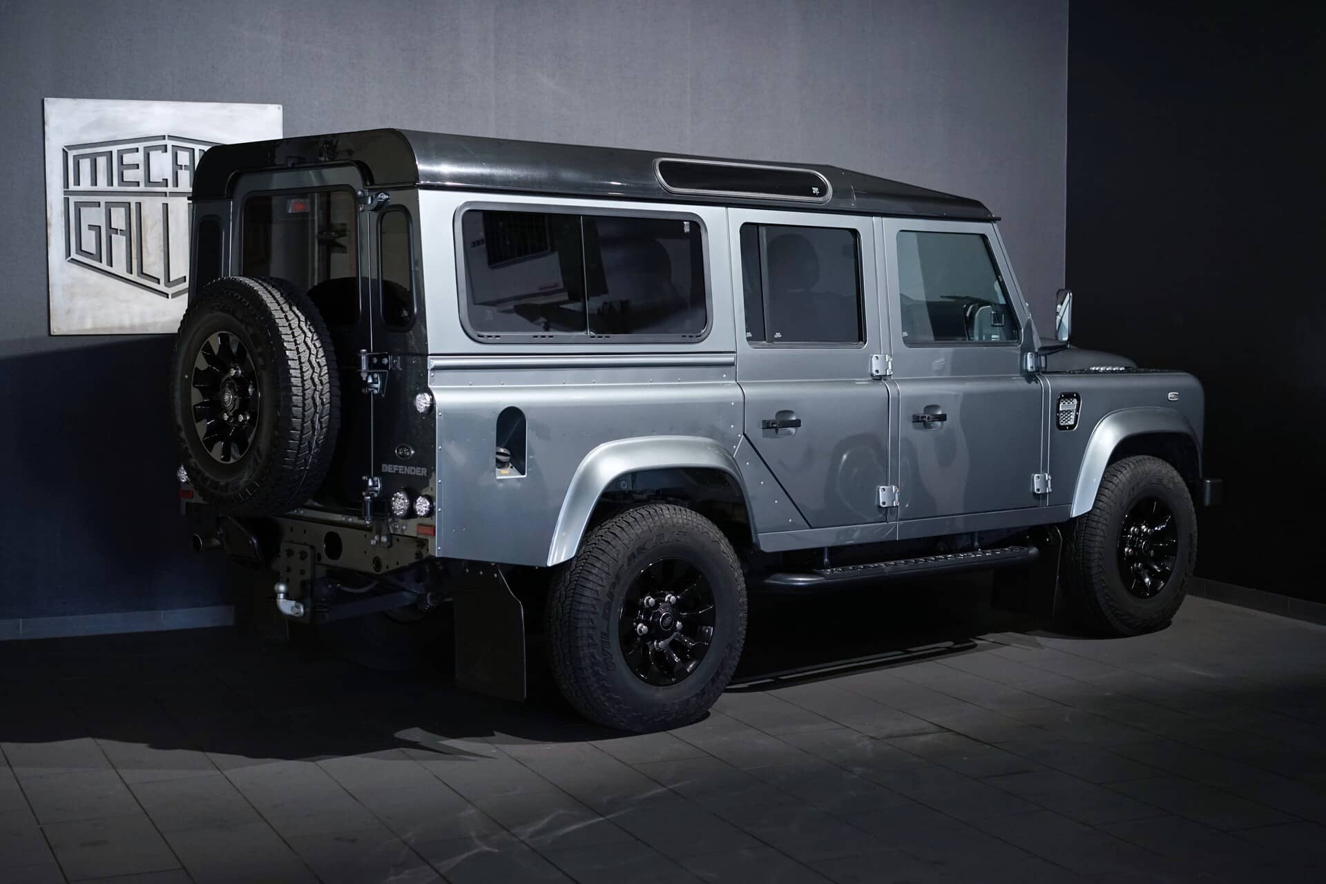 Land Rover Defender 110 TD4 SW SE - Photo 2
