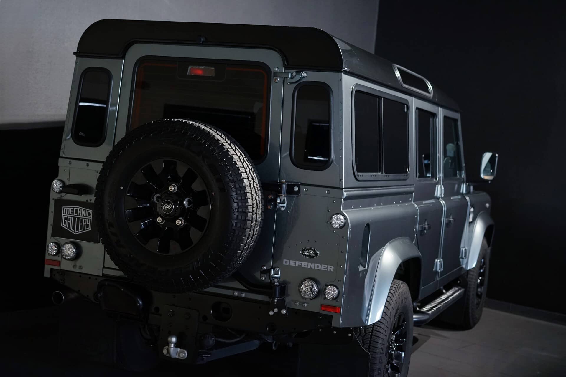 Land Rover Defender 110 TD4 SW SE - Photo 3